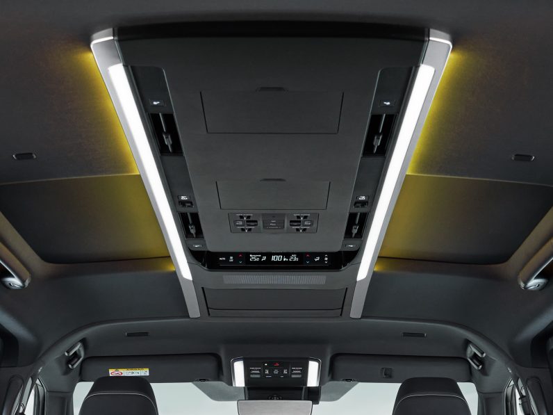 TOYOTA VELLFIRE HYBRID Z PREMIER