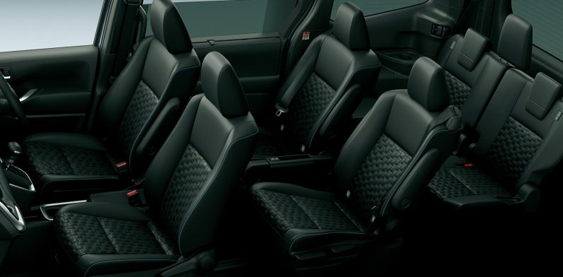 TOYOTA VOXY HYBRID S-Z