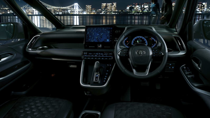 TOYOTA VOXY HYBRID S-Z